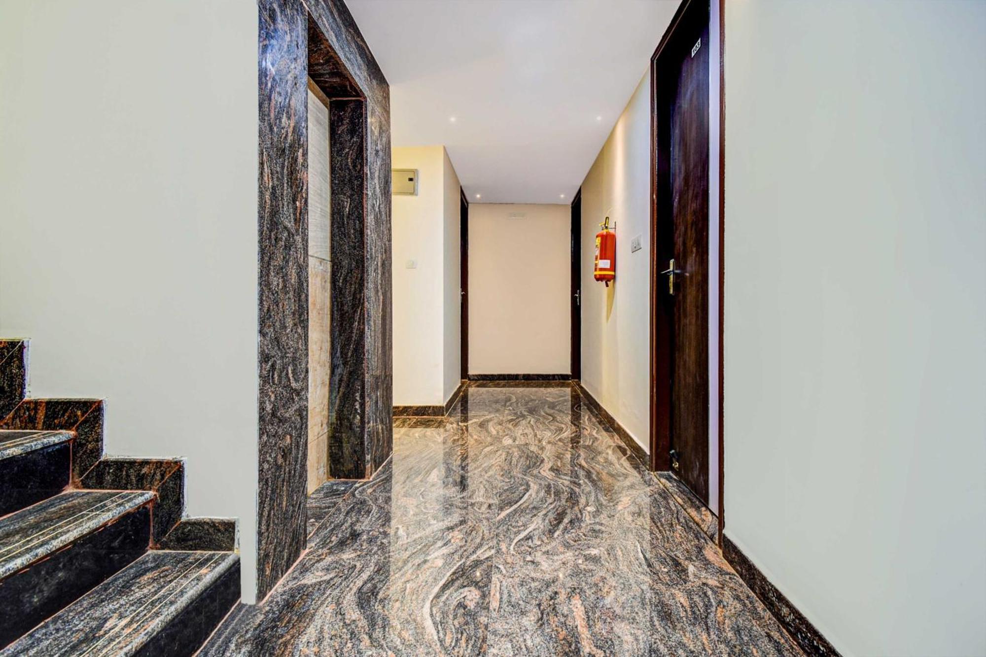 CAPITAL O73565 J J Global Residency Bangalore Exterior foto